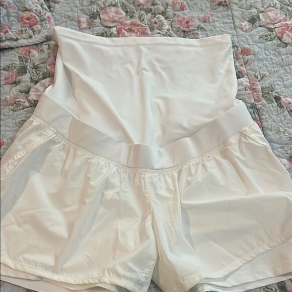Maacie maternity white shorts - Picture 1 of 4